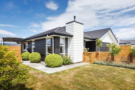 Photo of property in 120 Johnstone Drive, Fitzherbert, Palmerston North, 4410