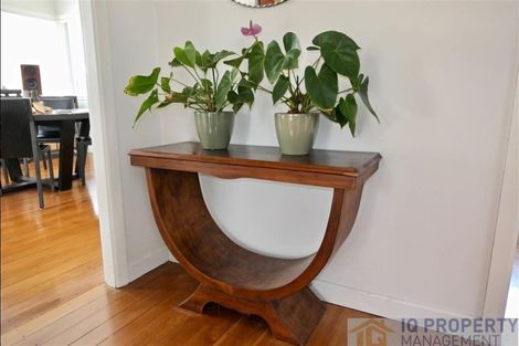 Photo of property in 43 Eastglen Road, Glen Eden, Auckland, 0602