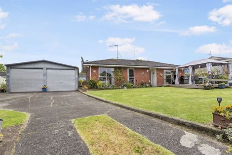 Photo of property in 7 Woodman Place, West Harbour, Auckland, 0618
