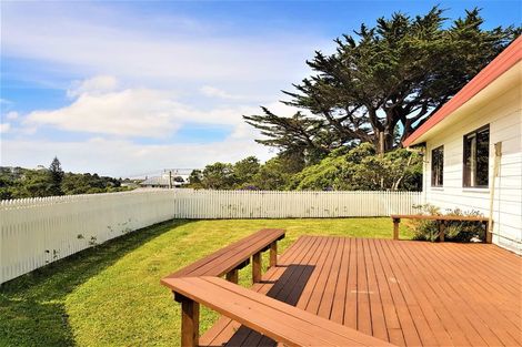 Photo of property in 42a Glanmire Road, Newlands, Wellington, 6037