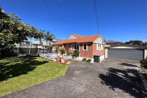 Photo of property in 31 Queensway, Three Kings, Auckland, 1024