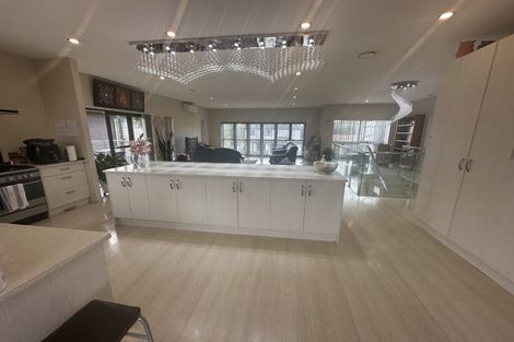 Photo of property in 26 Midhurst Avenue, Henderson, Auckland, 0612