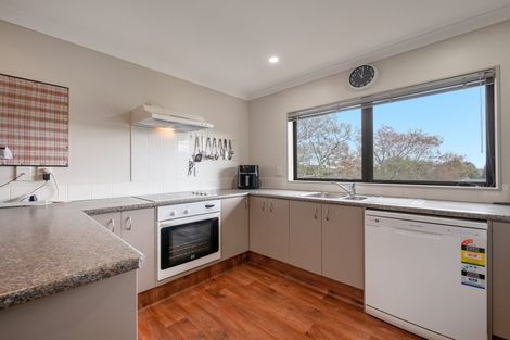 Photo of property in 2 Dowman Place, Te Puke, 3119