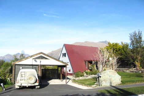 Photo of property in 50 Cedar Drive, Kelvin Heights, Queenstown, 9300