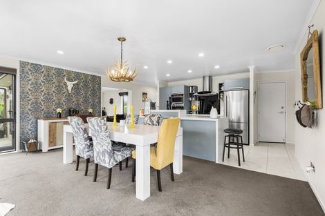 Photo of property in 4 Gleaming Place, Waiuku, 2123