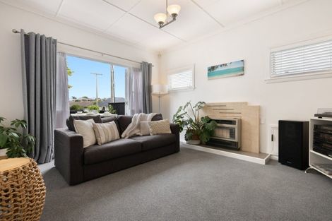 Photo of property in 35 Ngatai Road, Otumoetai, Tauranga, 3110