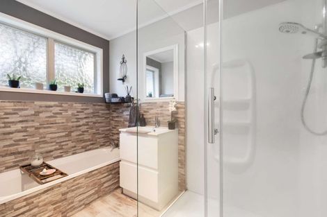 Photo of property in 4 Thackeray Place, Owhata, Rotorua, 3010