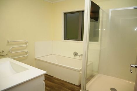 Photo of property in 11 Hicks Crescent, Waikanae Beach, Waikanae, 5036