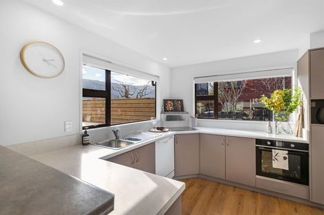 Photo of property in 15 Oregon Drive, Kelvin Heights, Queenstown, 9300