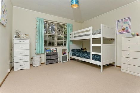 Photo of property in 28 Lavery Place, Sunnynook, Auckland, 0632