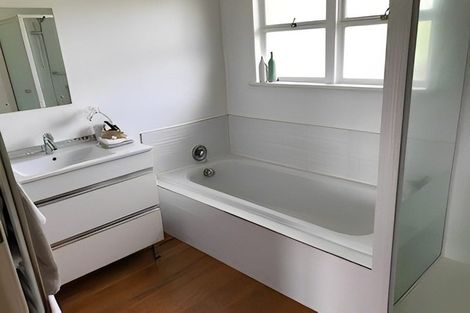 Photo of property in 9 Harding Avenue, Te Atatu South, Auckland, 0610