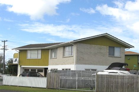 Photo of property in 2 Redwood Drive, Massey, Auckland, 0614