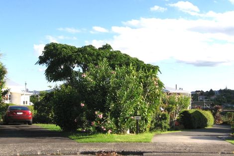 Photo of property in 25 Dudding Avenue, Northcote, Auckland, 0627