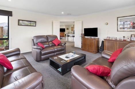 Photo of property in 18 Feist Street, Carterton, 5713