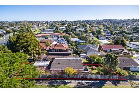 Photo of property in 2/309 Wairau Road, Totara Vale, Auckland, 0627