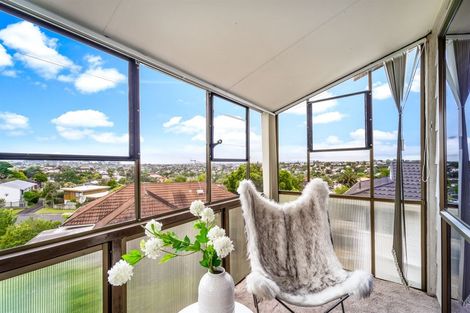 Photo of property in 2/19 Cassandra Grove, Totara Vale, Auckland, 0629