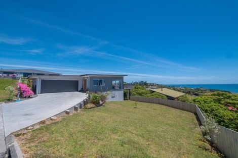 Photo of property in 11 Nancy Wake Place, Cable Bay, 0420