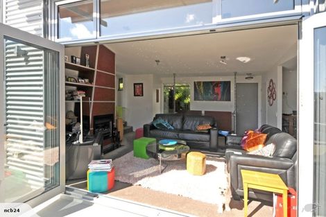 Photo of property in 126 Creswick Terrace, Northland, Wellington, 6012