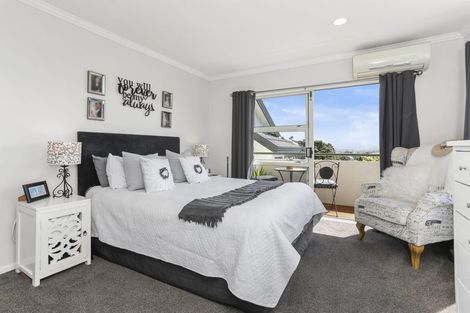 Photo of property in 2/130 Sandspit Road, Shelly Park, Auckland, 2014