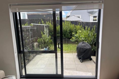 Photo of property in 8 Wharara Lane, Massey, Auckland, 0614