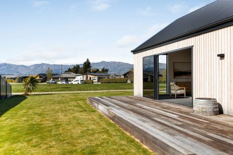 Photo of property in 3 Pepperwood Green, Albert Town, Wanaka, 9305