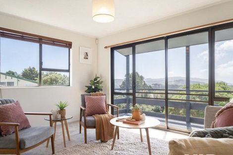 Photo of property in 44 Colchester Crescent, Newlands, Wellington, 6037