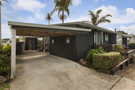 Photo of property in 32 Roretana Drive, Athenree, Waihi Beach, 3177