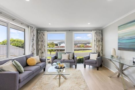 Photo of property in 13 Dida Park Drive, Kumeu, 0810