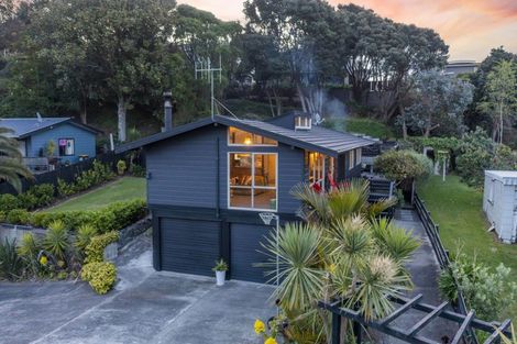 Photo of property in 19 Renown Road, Raumati South, Paraparaumu, 5032