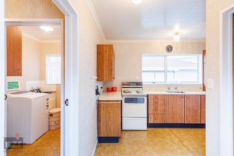 Photo of property in 4 Chertsey Court, Roslyn, Palmerston North, 4414