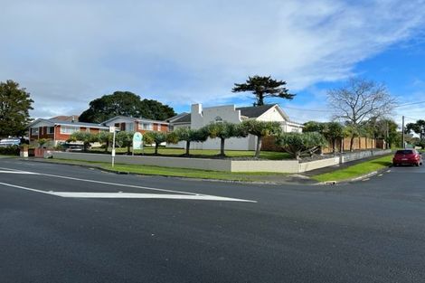 Photo of property in 40 Te Atatu Road, Te Atatu South, Auckland, 0610