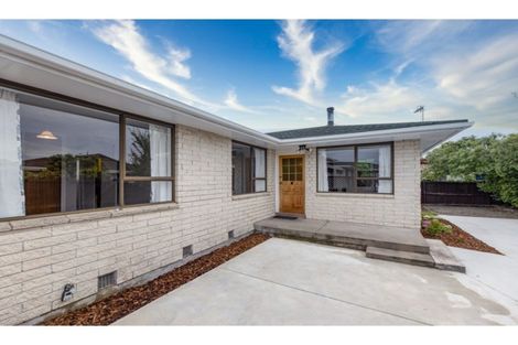 Photo of property in 2/8a Salford Avenue, Redwood, Christchurch, 8051