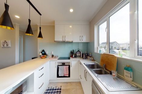 Photo of property in 23 Stitchbird Crescent, Papakura, 2110