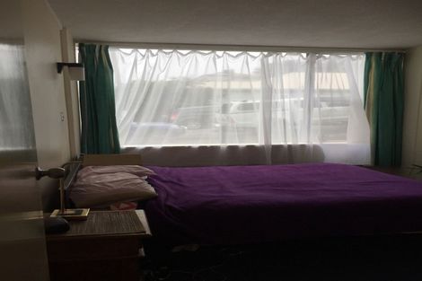 Photo of property in Beresford Apartments, 4/118 Russell Terrace, Berhampore, Wellington, 6023