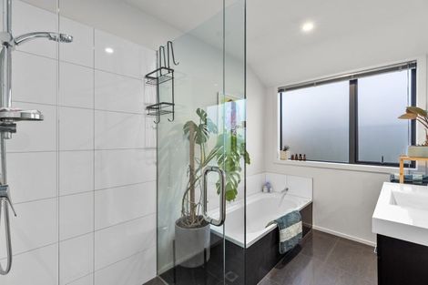 Photo of property in 11 Centre Crescent, Wanaka, 9305