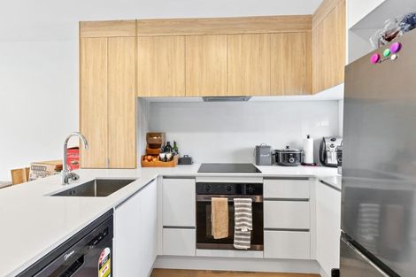 Photo of property in 2/472 West Coast Road, Glen Eden, Auckland, 0602