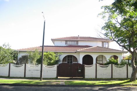 Photo of property in 2 Mcenroe Grove, Naenae, Lower Hutt, 5011