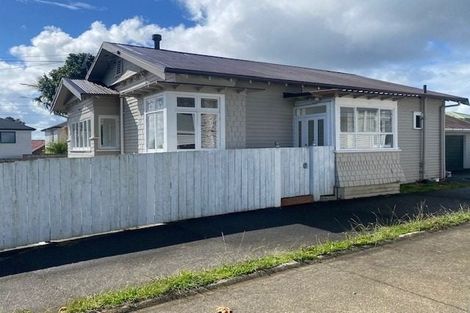 Photo of property in 118a Hutchinson Avenue, New Lynn, Auckland, 0600