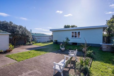 Photo of property in 35 Kiharoa Street, Otaki Beach, Otaki, 5512