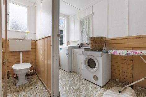 Photo of property in 2 Hoyle Place, New Plymouth, 4310