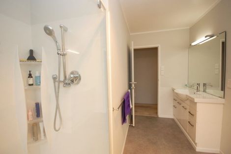 Photo of property in 2 Montclair Rise, Browns Bay, Auckland, 0630