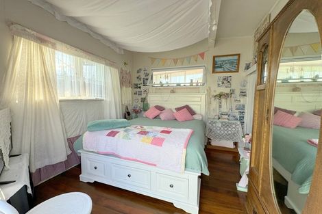 Photo of property in 11 Waverley Street, Waipawa, 4210