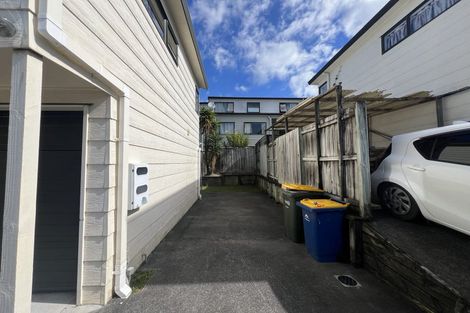 Photo of property in 2/11 Woodall Place, Totara Vale, Auckland, 0627