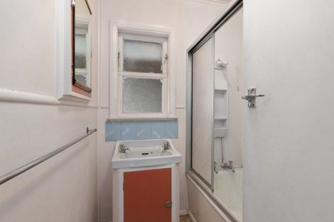 Photo of property in 28 Glen Road, Stokes Valley, Lower Hutt, 5019