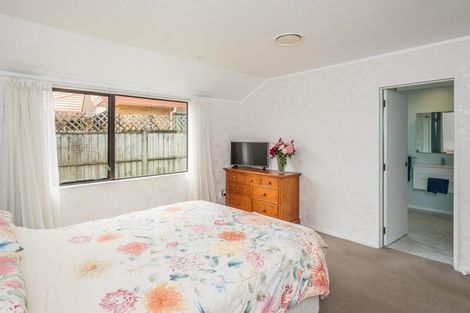 Photo of property in 16 Kotuku Drive, Paraparaumu Beach, Paraparaumu, 5032