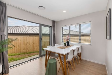 Photo of property in 24 Vinistra Road, Kumeu, 0810