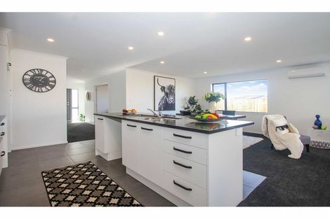 Photo of property in 22 Nellie Drive, Kumeu, 0810