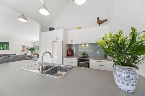 Photo of property in 2 Seagers Close, Kinloch, Taupo, 3377