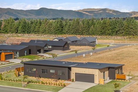 Photo of property in 8 Buttercup Street, Wanaka, 9382