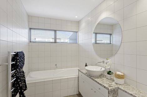 Photo of property in 27 Main Road, Redcliffs, Christchurch, 8081